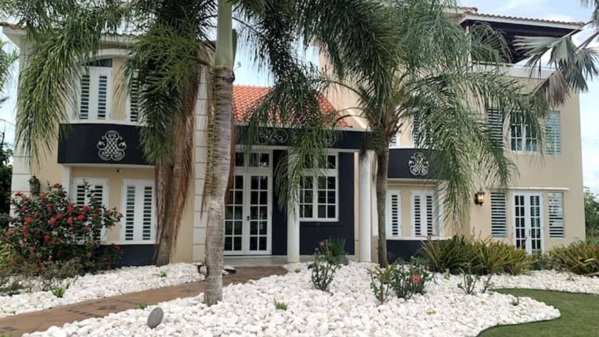 Pedernales Villa | Family friendly 3500ft² villa w/Private Pool, BBQ, 100mbp, near Boqueron & Buye