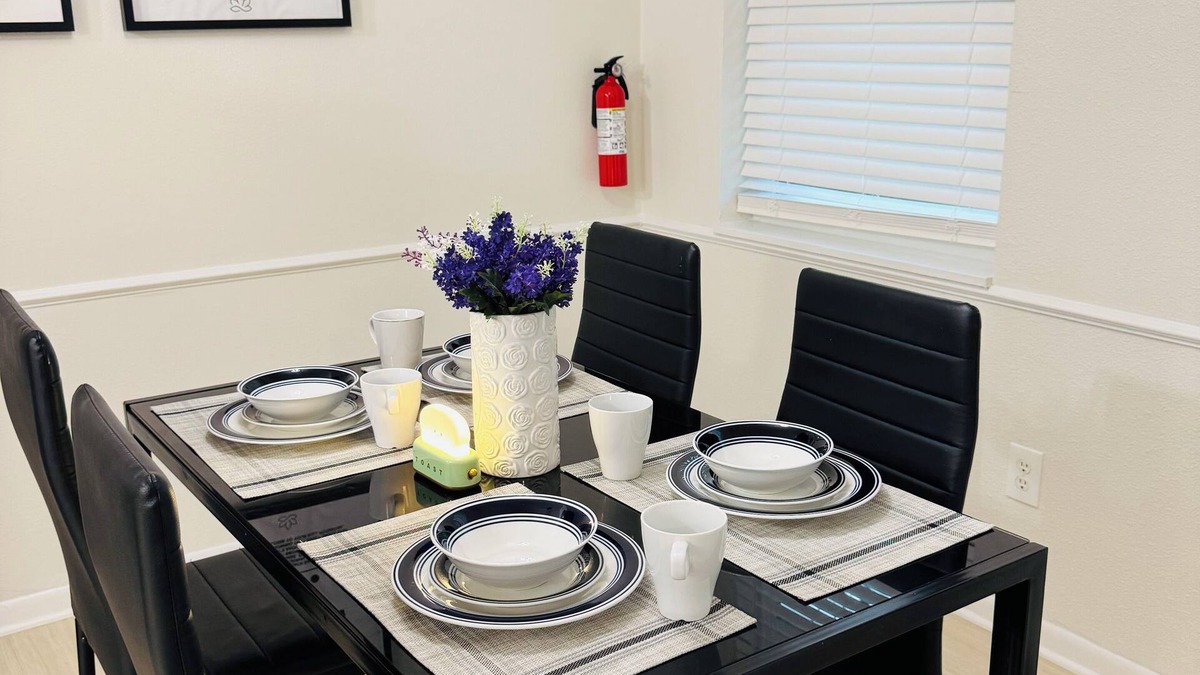 Palestine House | Family-Friendly 3BR Home 4 Beds + Yard Only 5 Min to Hospital in Palestine
