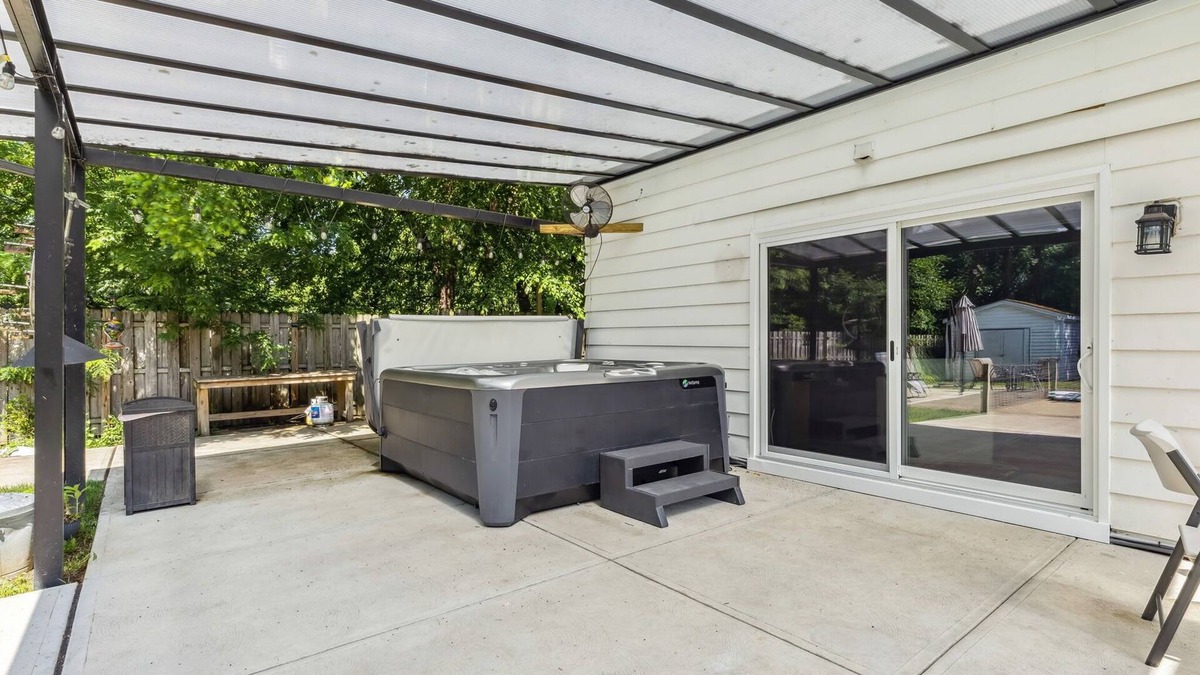 Lyndhurst House | Family-Friendly 3BR Retreat with Pool, Hot Tub & Spacious Yard