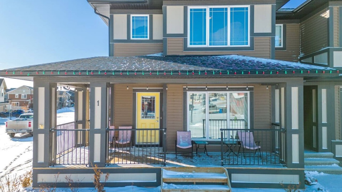 Cochrane House | Family-Friendly 3BR: Rockies Fun & Cochrane Charm