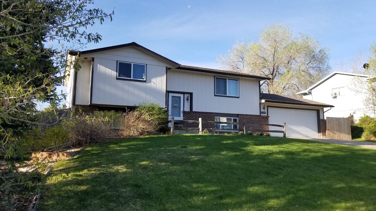 Lone Tree House | Family Friendly 4 BD/2BA Next to Trail/Park/Mall/Dining in DTC with Wi-Fi