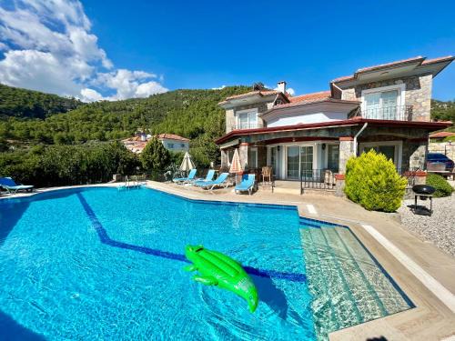 Fethiye Villa | Family-Friendly 4 BR Villa with Pool and Garden - Fethiye
