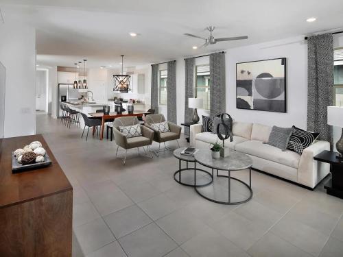 Litchfield Park House | Family-Friendly 4BR Escape Work, Play, Relax!