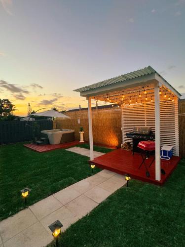 Princeton Villa | Family Friendly 4Bedroom, 3Bathroom, Hot Tub, BBQ, near Everglades, Miami MetroZoo
