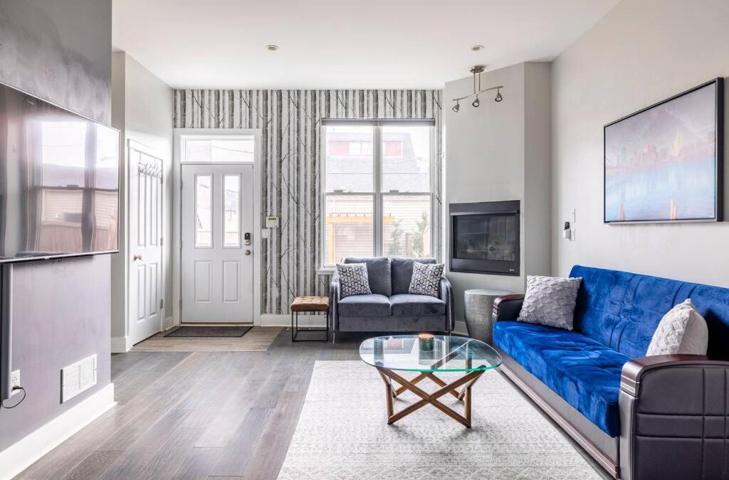 East Allegheny House | Family-Friendly 4BR Retreat Sleeps 12, Private Yard, Garage, Close to Stadiums, Casino & Downtown