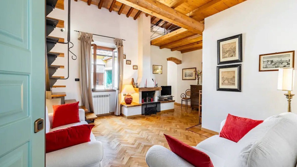 Sant' Ambrogio Apartment | FAMILY FRIENDLY, 5 STARS, TOP LOCATION, A/C, FREE WI/FI nSEE ALSO LISTING 92298