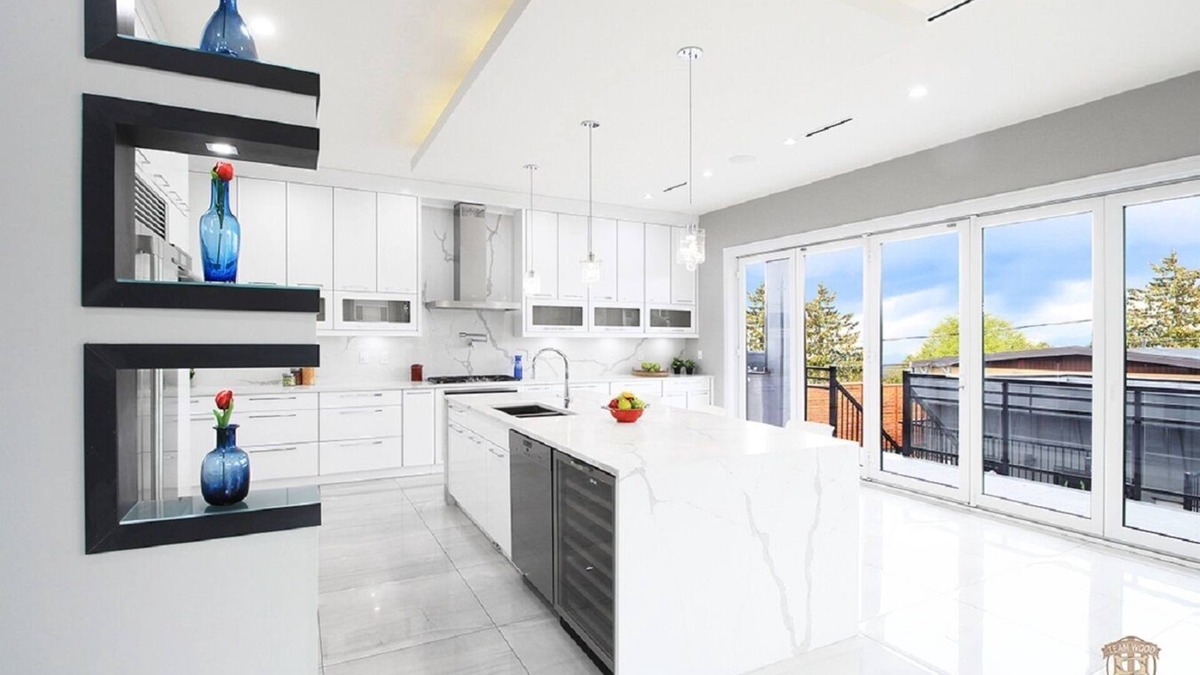 Burnaby Apartment | Family Friendly 9 Bed Rooms house- The Chateau Modern & Luxurious