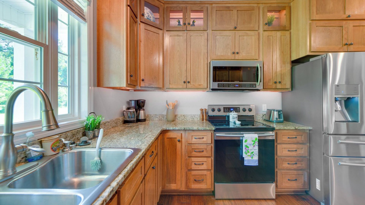 Abbeville House | Family-Friendly Abbeville Home w/Fire Pit & Games