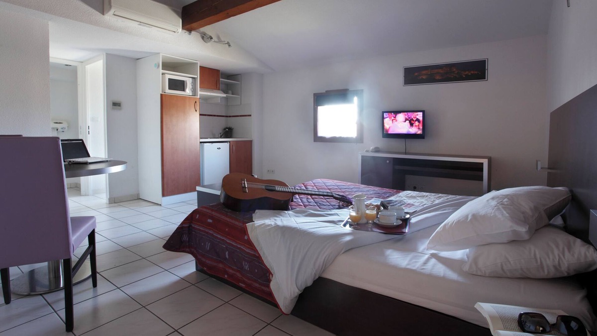 Carcassonne Hotel | Family-Friendly Accommodation Close to Maison des Memoires in Carcassonne!