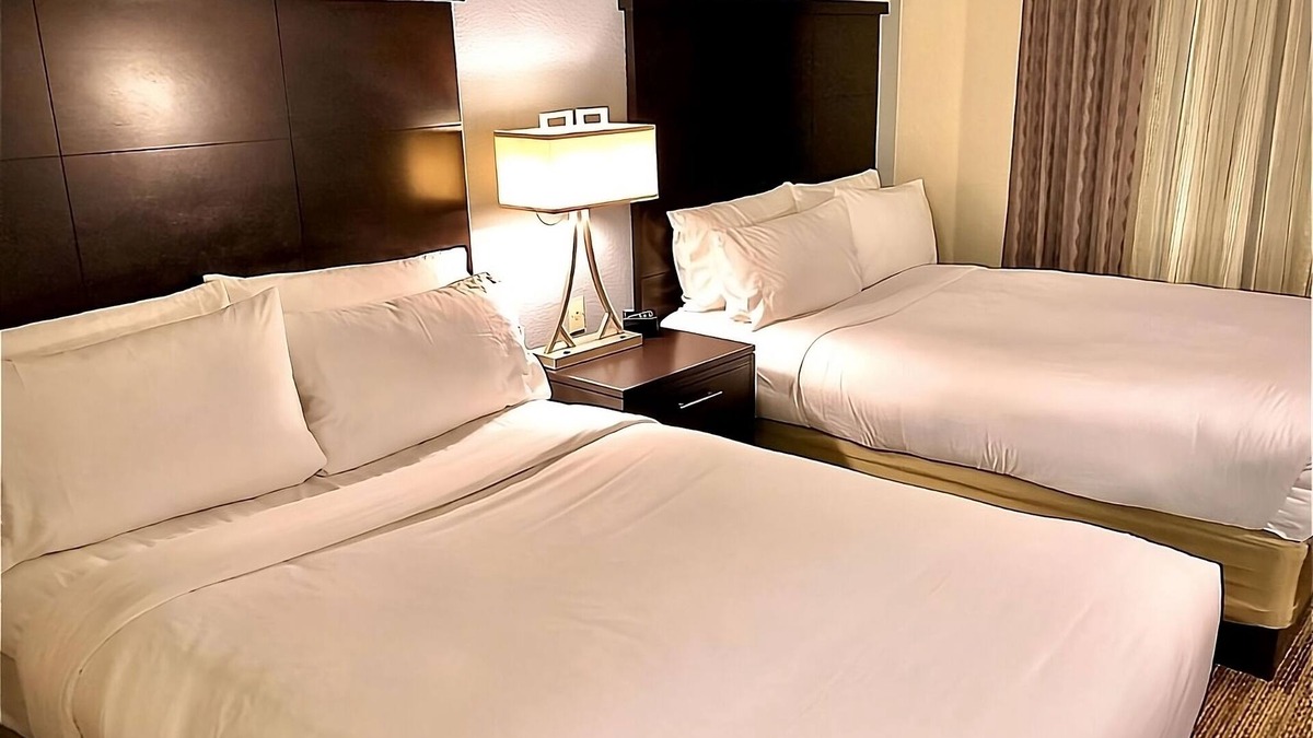 San Bruno Resort | Family-friendly Accommodation! Pets Allowed, Onsite Parking, FREE Breakfast!