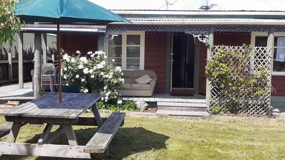 Hokio Beach House | Family friendly and pet friendly. A kiwi bach holiday at Hōkio Beach.