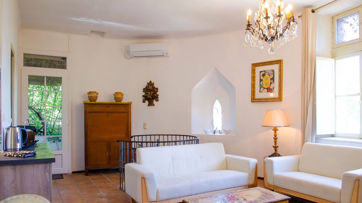 Servian Apartment | Family-friendly apartment in an estate near Pézenas