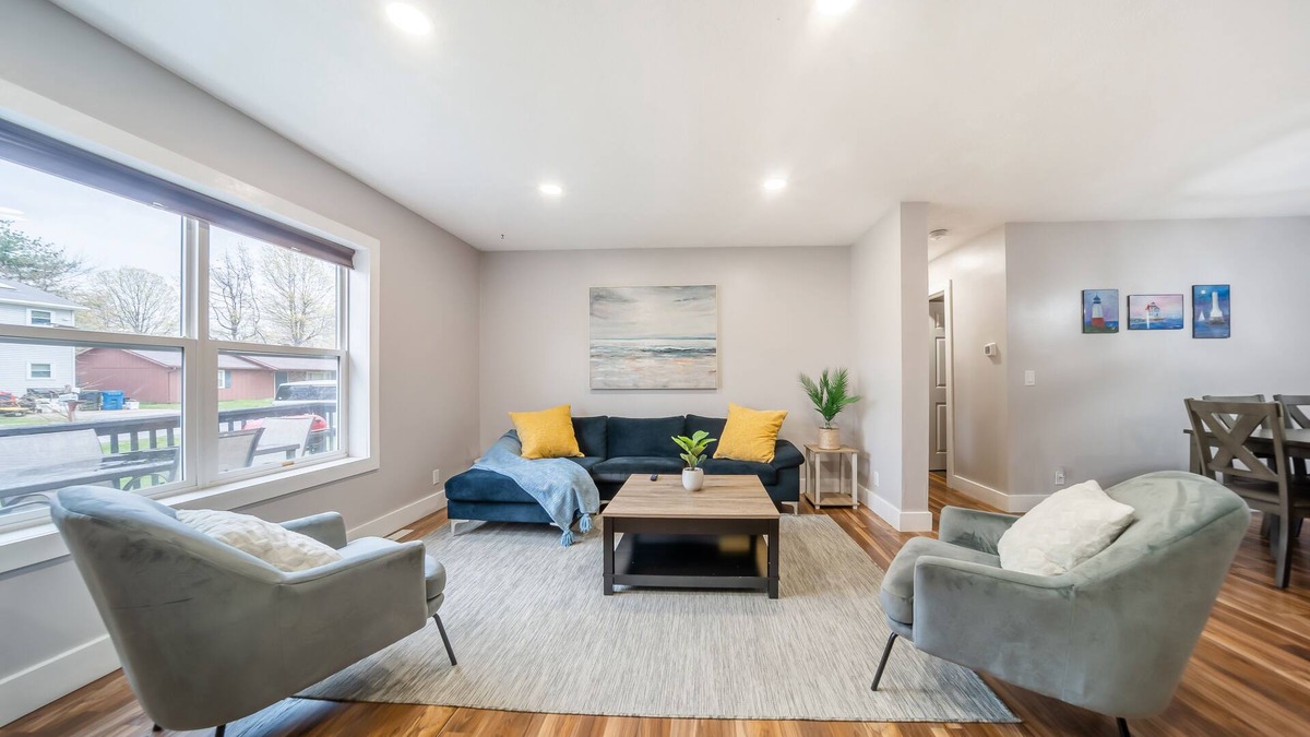 Vermilion Cottage | Family-Friendly Beach Getaway by Lake Erie, Beaches with King Bed