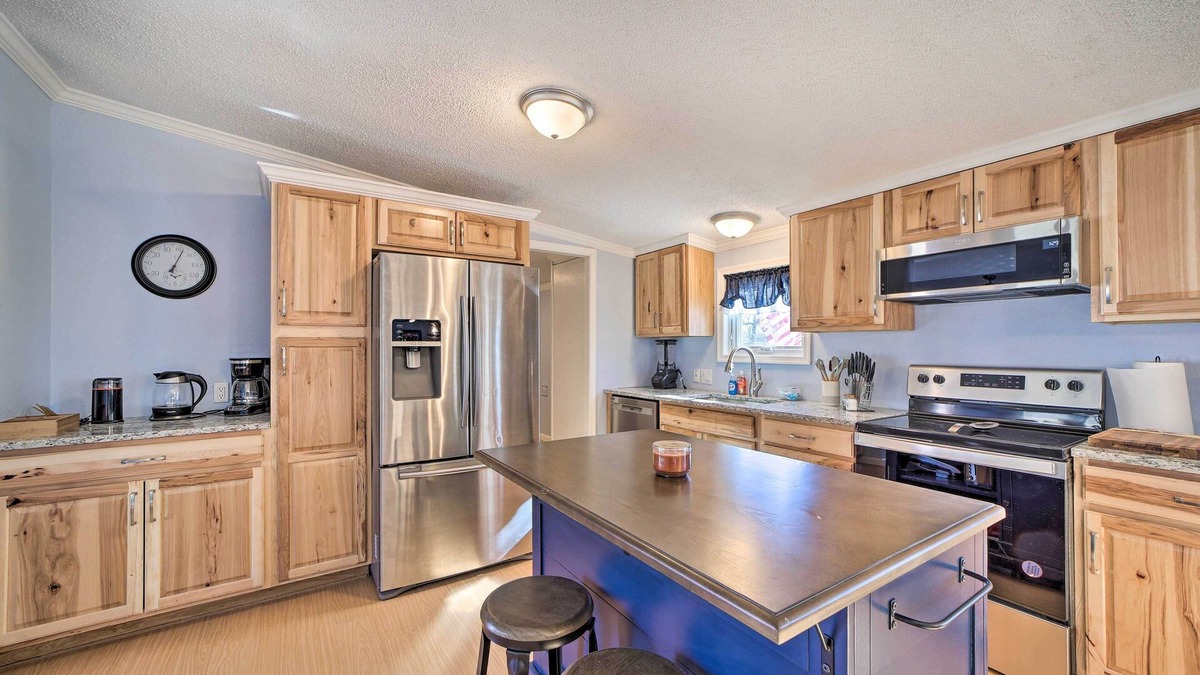 Afton House | Family-Friendly Bernice Home: 2 Mi to Lake & Park!