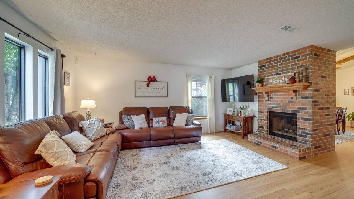 Broken Arrow House | Family-Friendly Broken Arrow Retreat w/Yard!