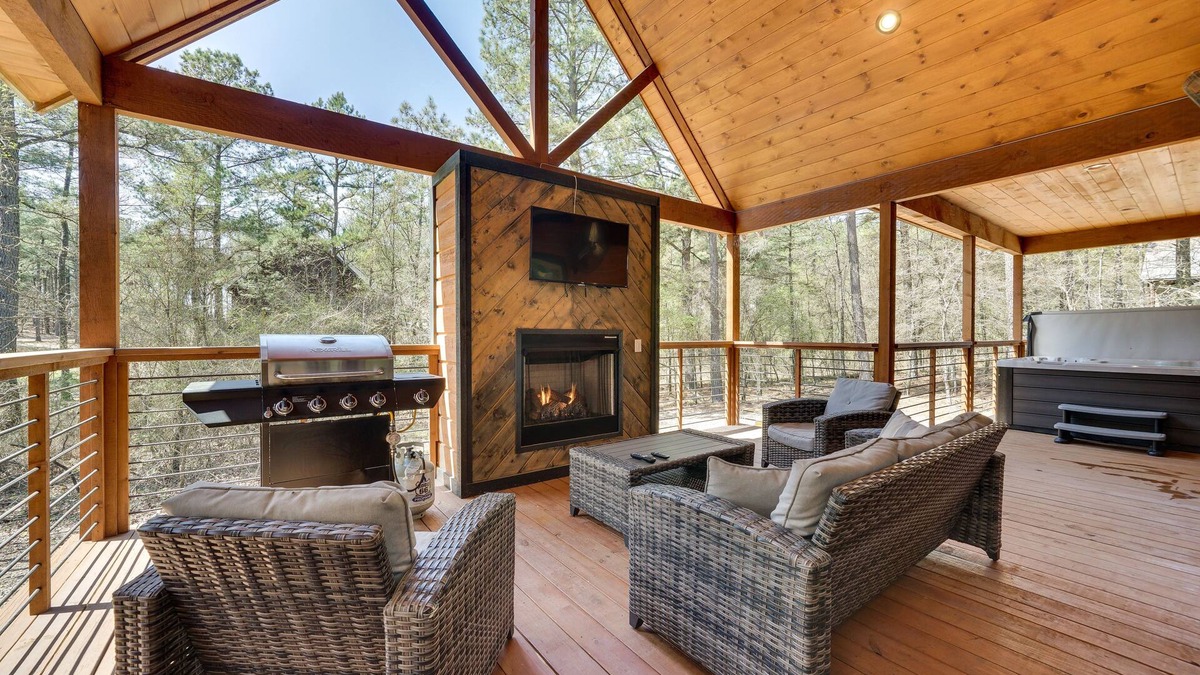 Hochatown Cabin | Family-Friendly Broken Bow Cabin Rental w/Hot Tub