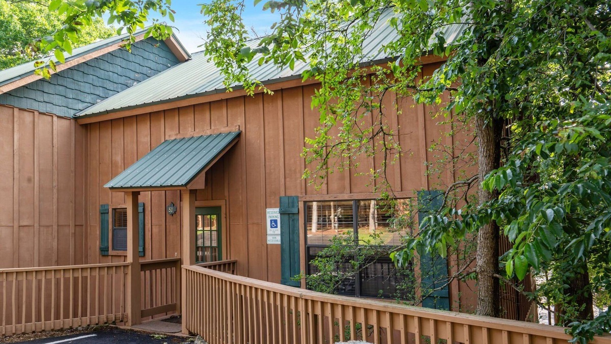 Branson Cabin | Family-Friendly Cabin | Step-Free Entry | Accessible Bath | Pet Friendly | Near Branson Strip