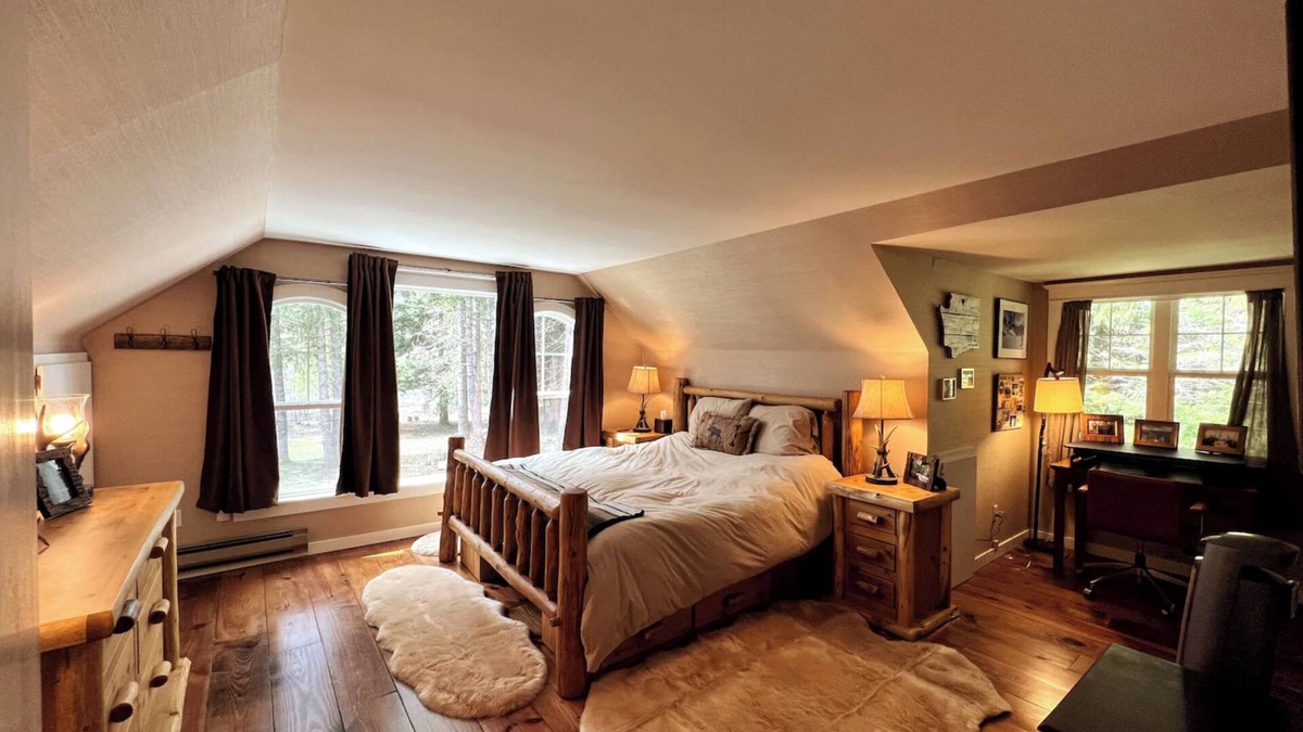 Enumclaw Cabin | Family-friendly cabin along the White River 10 min to Crystal Mtn/ Mt. Rainer NP
