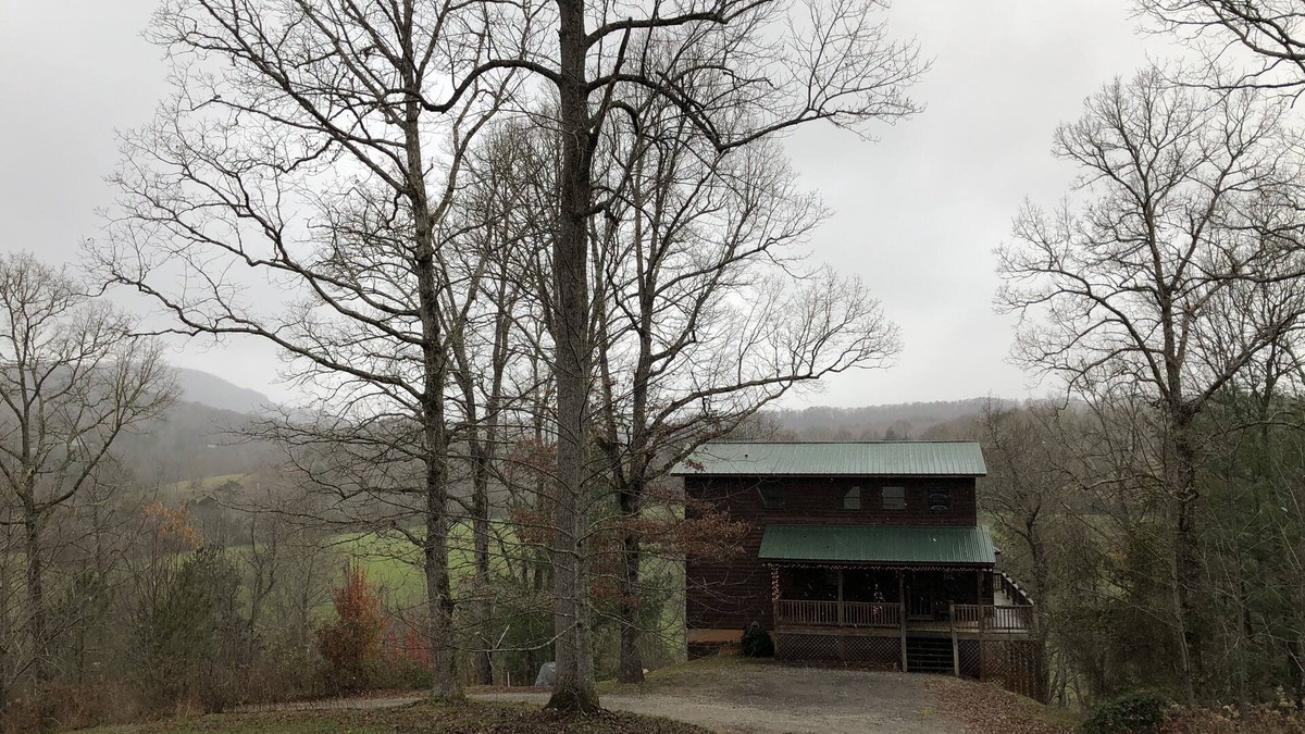 Murphy Cabin | Family-friendly cabin, with mountain views and tranquil creek near Blue Ridge