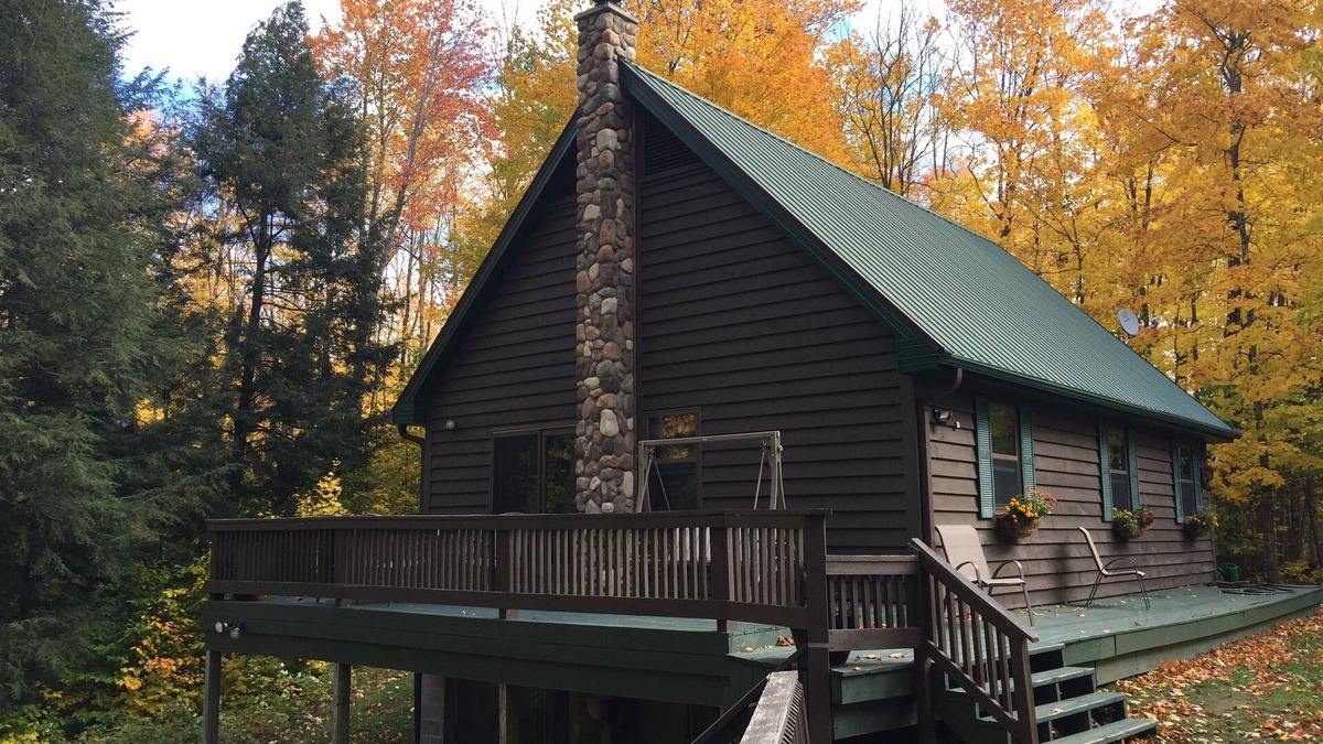 Wetmore Cabin | Family friendly chalet style, Hiking, Inland lakes, Pic Rocks/Munising!
