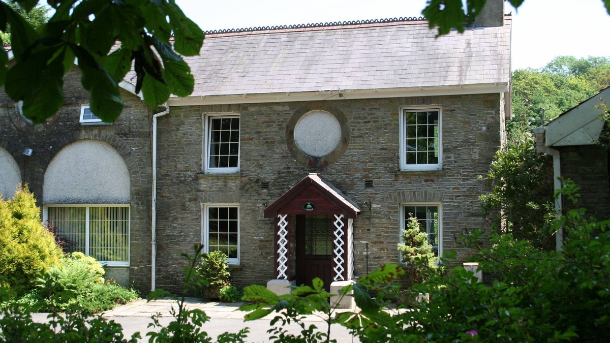 Margam Cottage | Family friendly coachhouse in idyllic setting with extensive private grounds and free WiFi