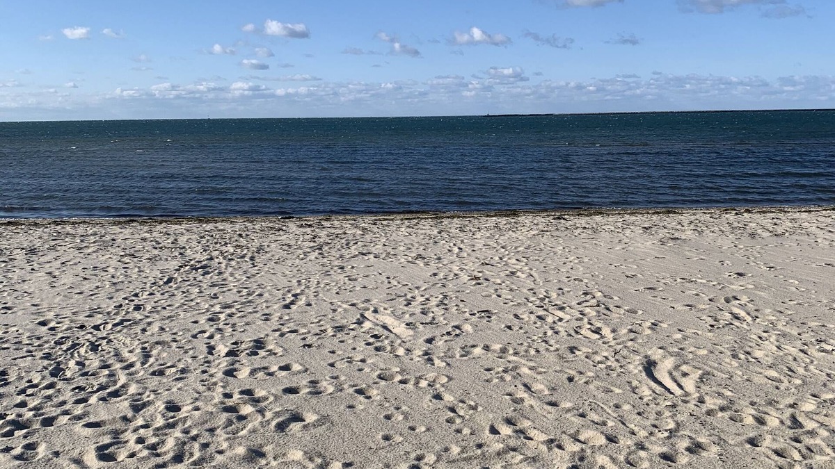 Hyannis Condo | Family friendly condo 70 steps to Keyes ocean beachfront