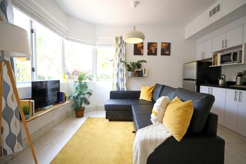 North Beach Apartment | Family Friendly Condo Steps to Miami Beach with Free Parking
