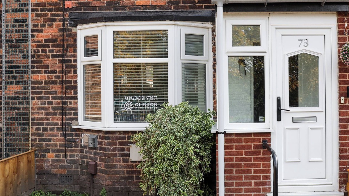 Runcorn House | Family-Friendly Cosy Newly Renovated Home in Runcorn Cheshire Chester Liverpool