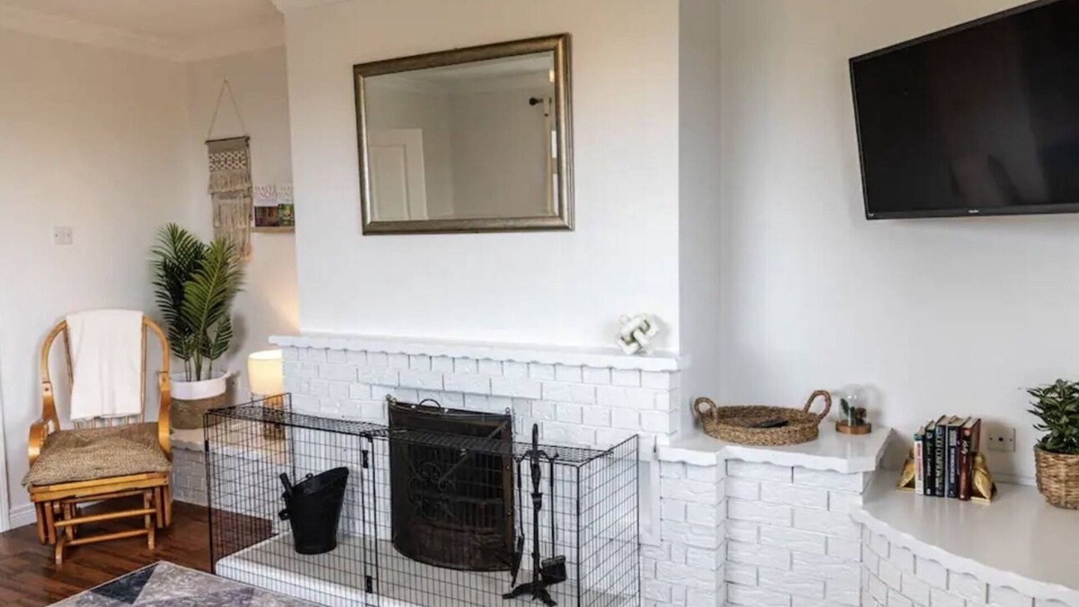 Strabane House | Family friendly cottage with countryside views & spacious garden