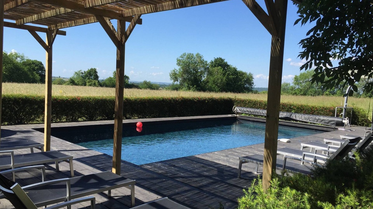 Montazeau House | Family friendly country house near Bergerac Bordeaux StEmillion jacuzzi pool