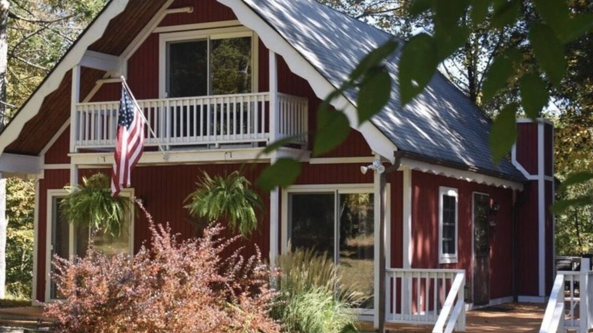 Bushkill House | Family friendly, cozy chalet minutes from Shawnee Mt. and Bushkill Falls