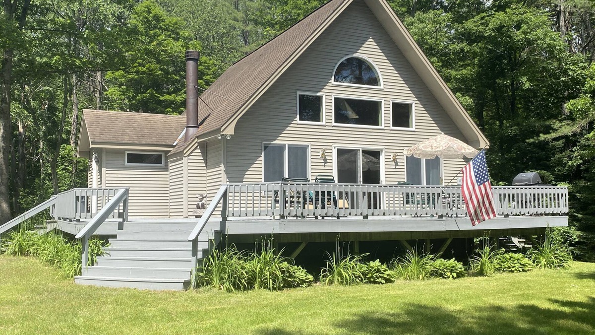 Jamaica Ski Chalet | Family Friendly Cozy Country Chalet - Close to skiing, hiking, kayaking, golf