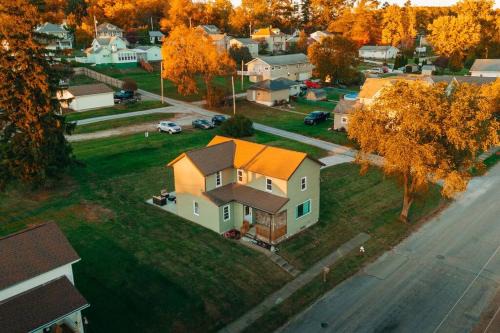 Apple Creek House | Family Friendly Downtown Apple Creek by Antiques