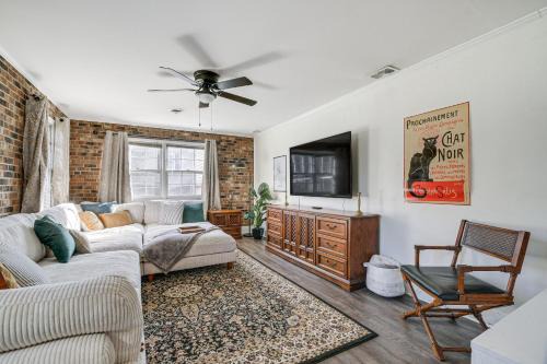 Durham House | Family-Friendly Durham Home with Large Deck!