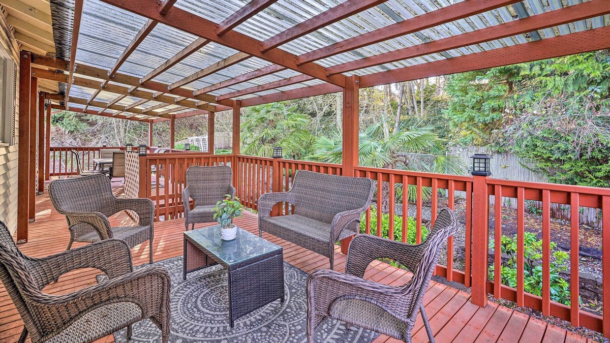 Everett House | Family-Friendly Everett Home Near Puget Sound