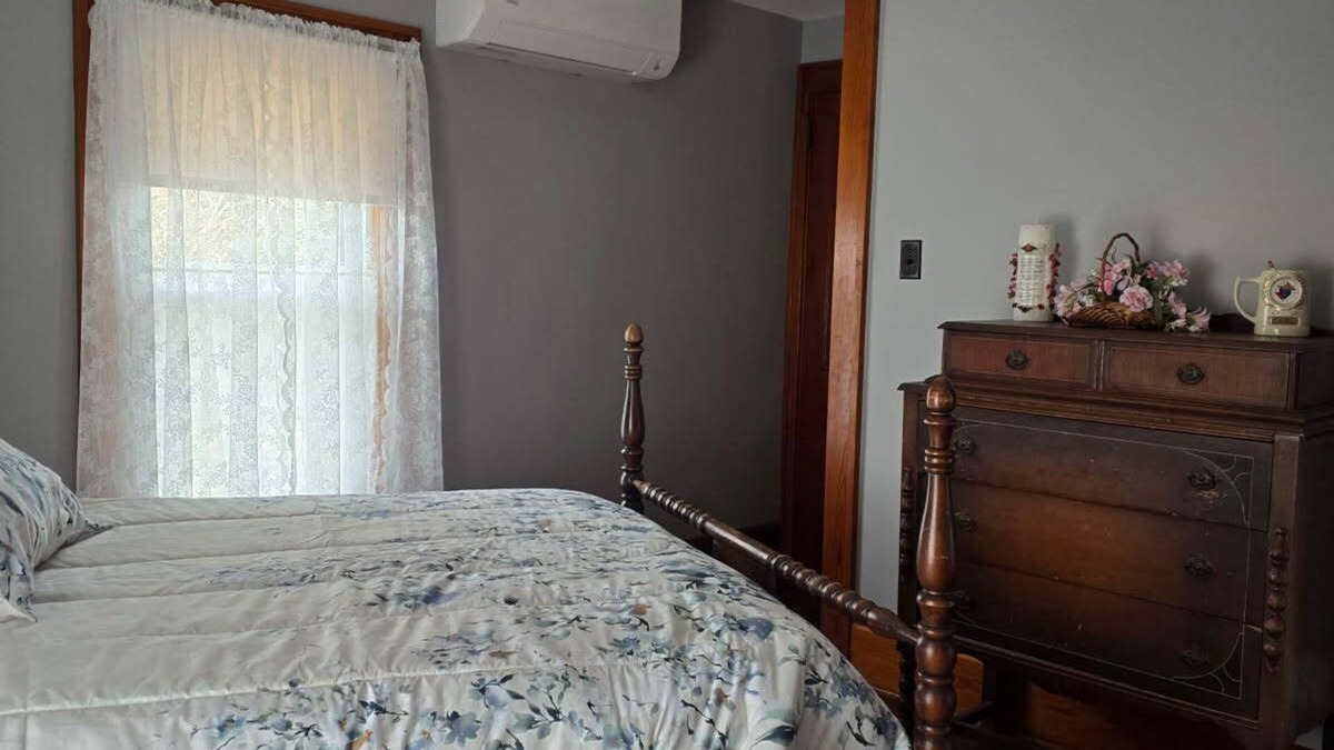 Melmore Other | Family-friendly farmhouse property, rural setting, 10 minutes from Tiffin, OH.