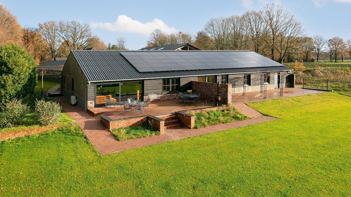 Hulsel House | Family-friendly farmhouse with stables