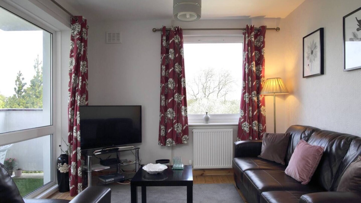 Comely Bank Apartment | Family-friendly flat walkable from Princess Street
