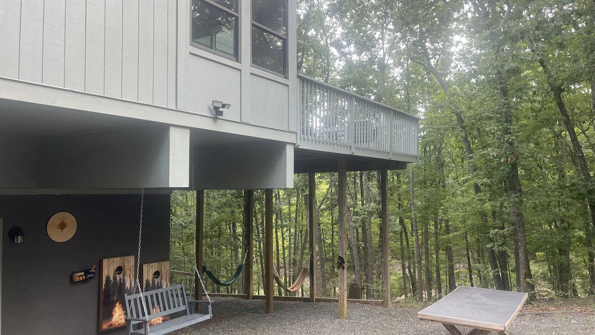 Penhook House | Family-Friendly Floating Tree House Near Smith Mountain Lake – Serene & Cozy