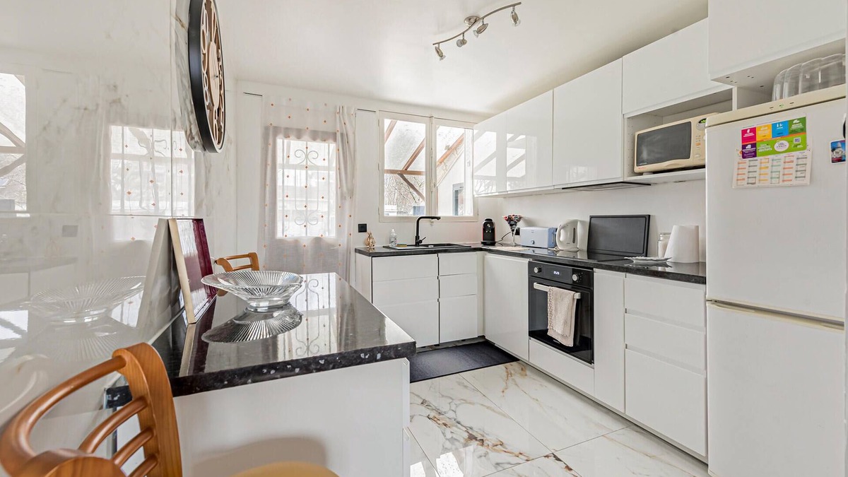 Juvisy-sur-Orge House | Family-friendly vacation home in the southern suburbs of Paris.