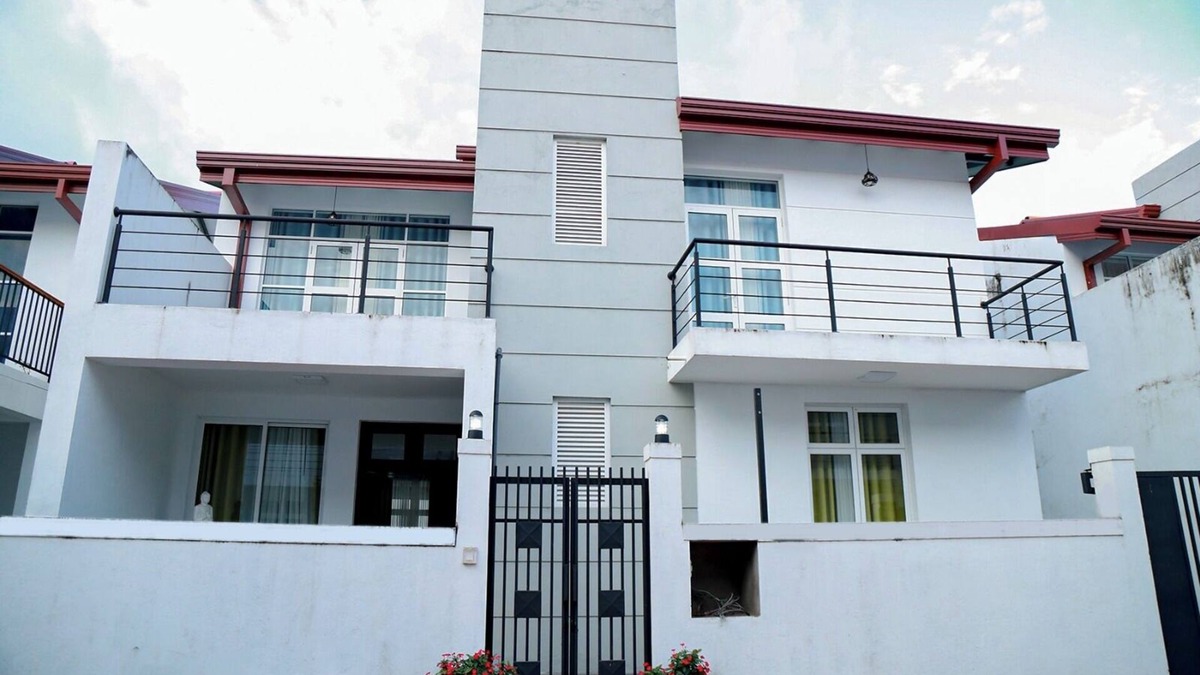 Ekala House | Family friendly full house (3 AC bedrooms) near to airport with gated community.