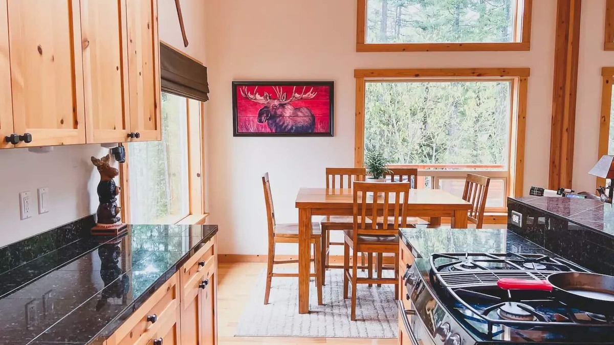 Roslyn Ridge Cabin | Family Friendly, Fun & Relaxing Lake View Cabin