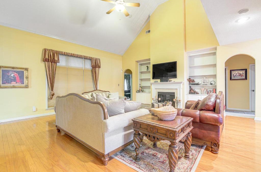 Lakes of Forest Hill House | Family-Friendly Gem with Home Office in Memphis