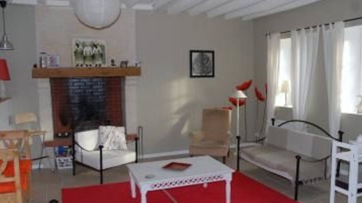 Pontvallain Cottage | Family-Friendly Gîte with Large Terrace, Playground, and Trampoline in Countryside