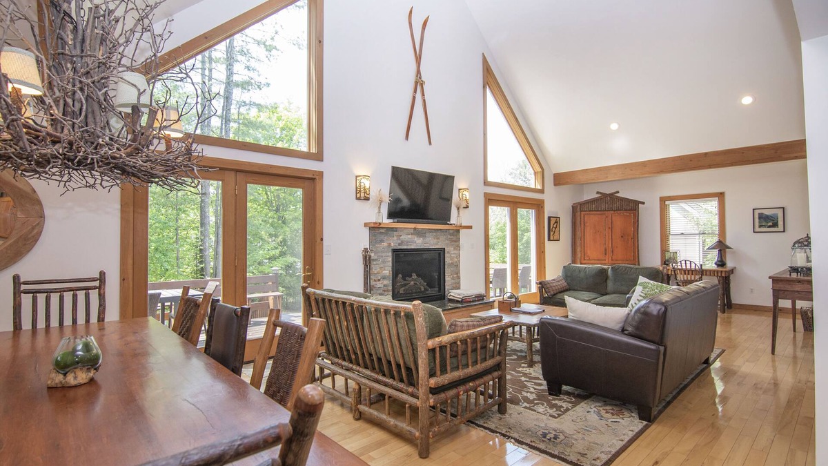 Hillcrest House | Family Friendly Grand Getaway in the middle of Historic Lake Placid!