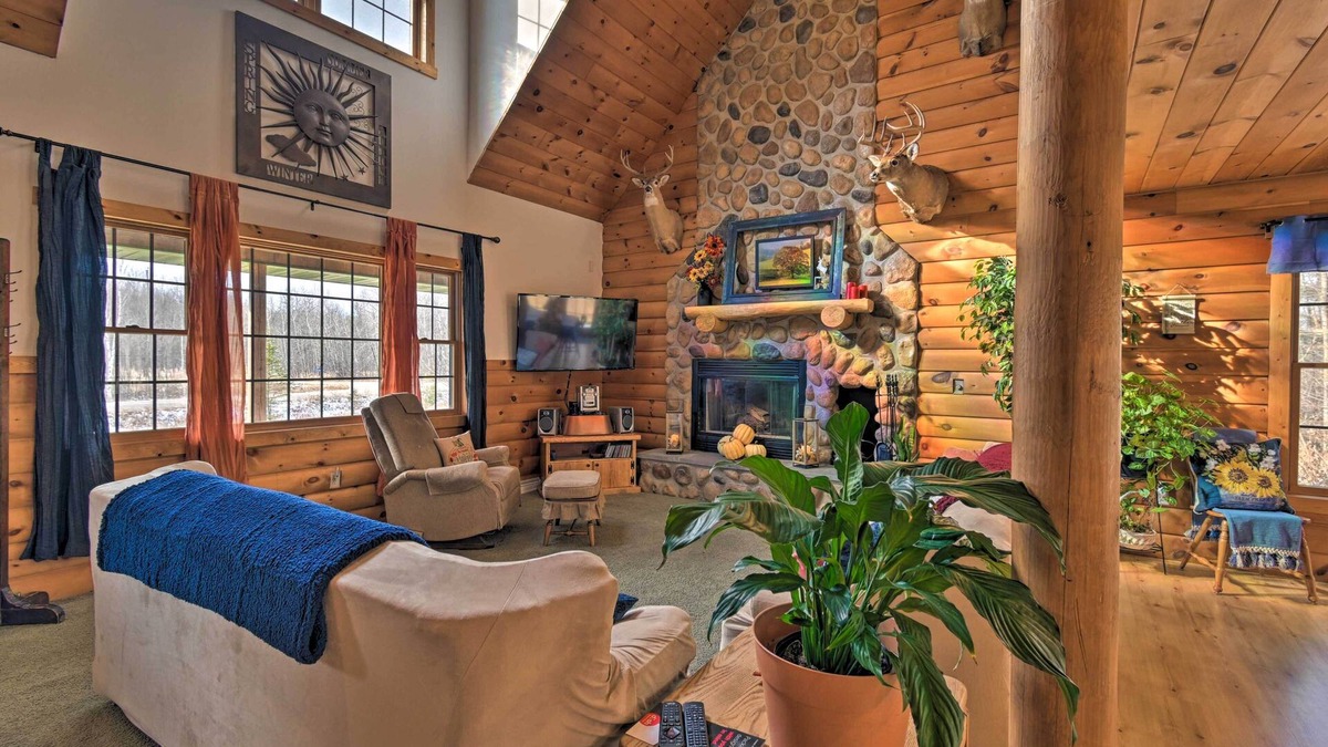 Gresham Cabin | Family-Friendly Gresham Getaway w/Game Room!