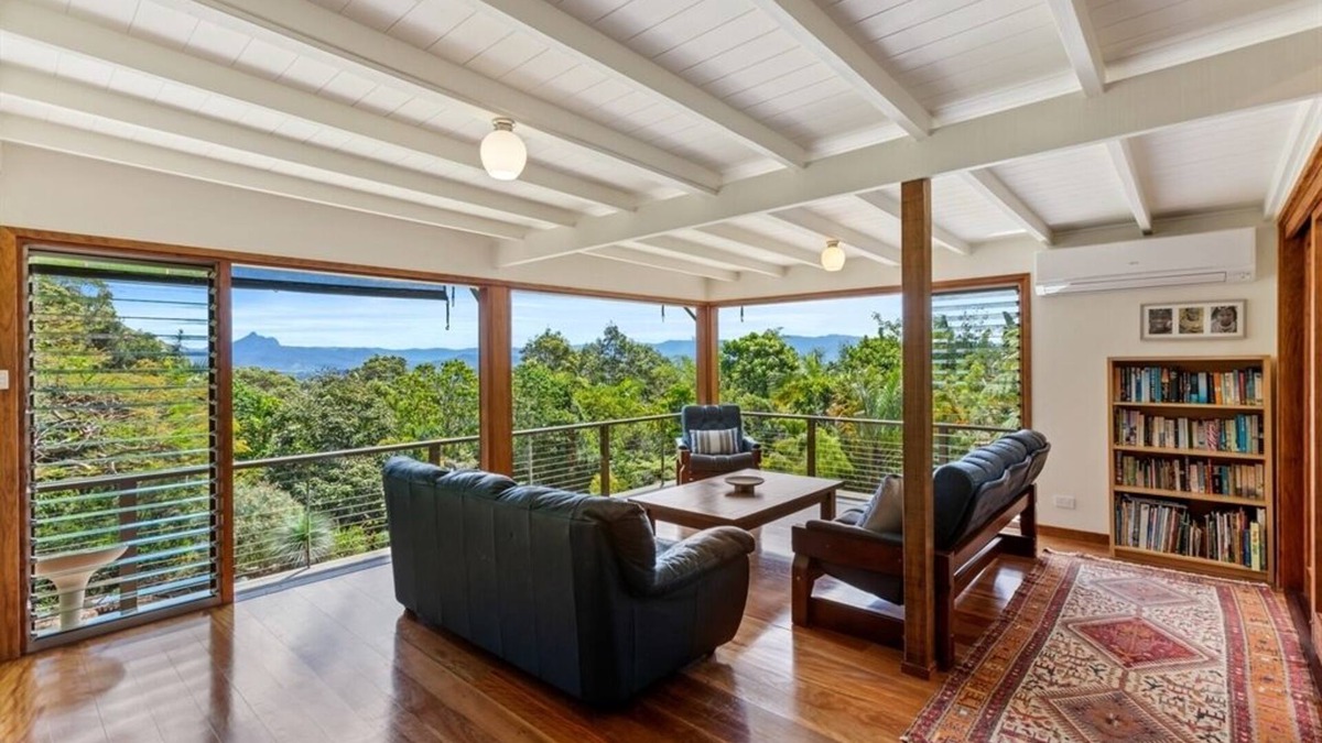 Farrants Hill House | Family Friendly Home on Farrants Hill