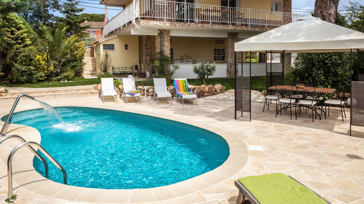 El Mas Mora House | Family friendly holiday home with panoramic sea views, private pool, garden