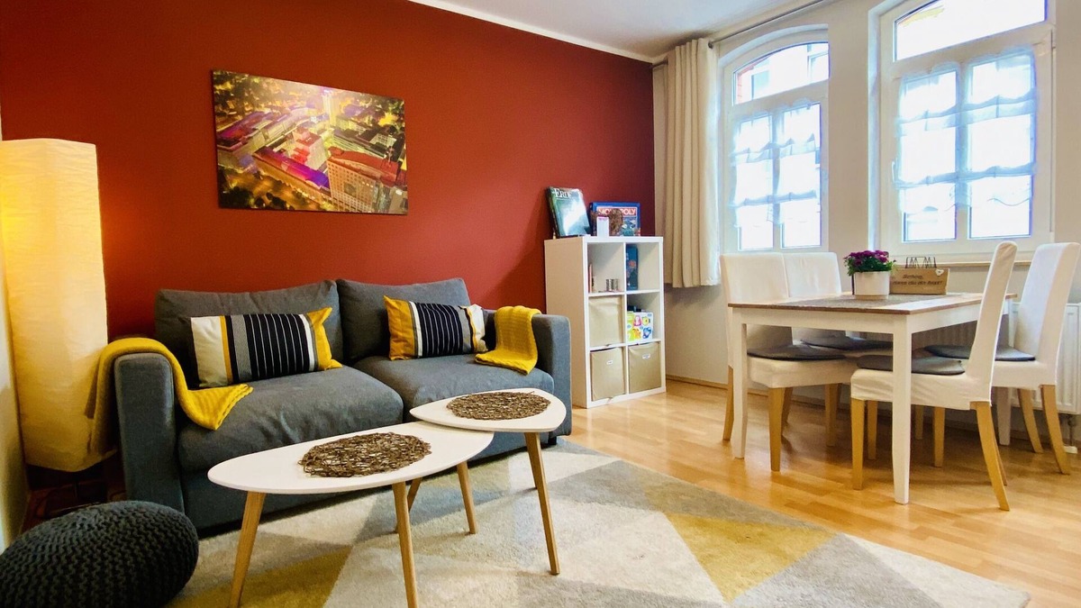 Jena House | Family Friendly/Home Office/Garden + Trampoline
