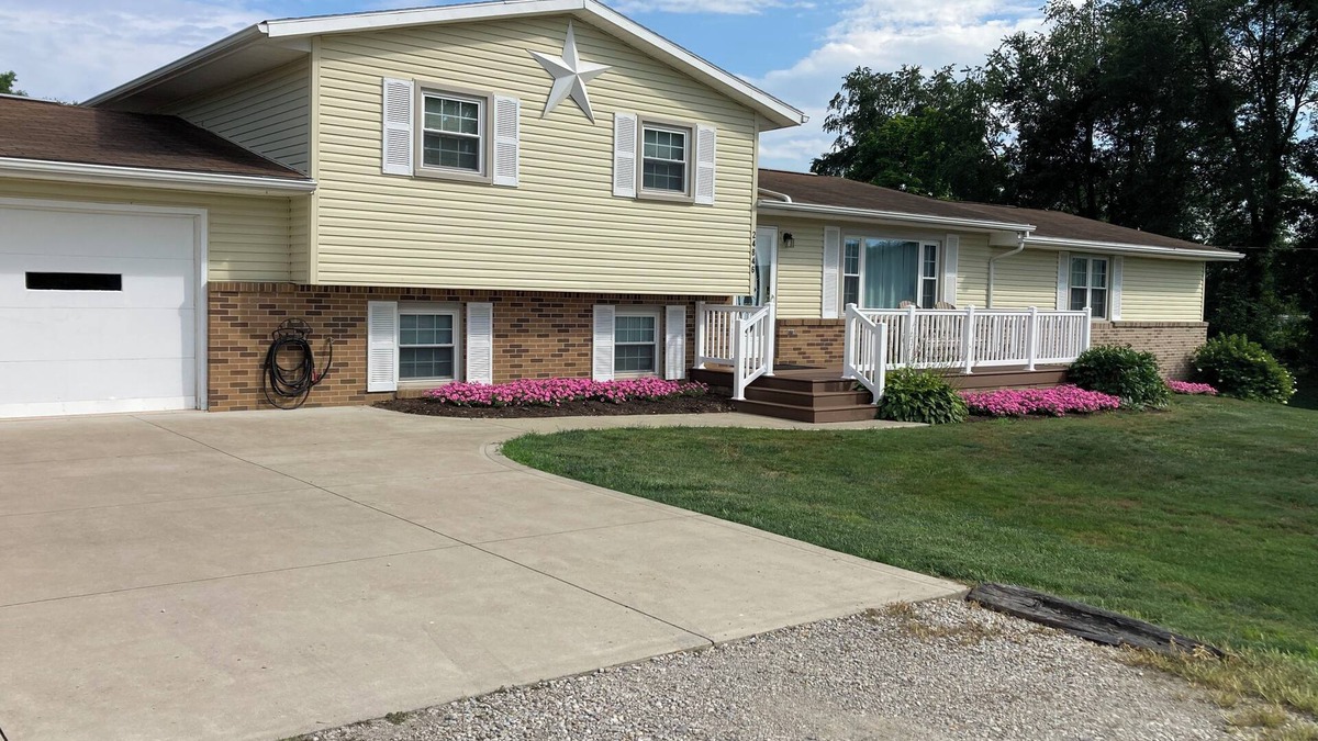 Keene House | Family-friendly Home with large backyard and game room